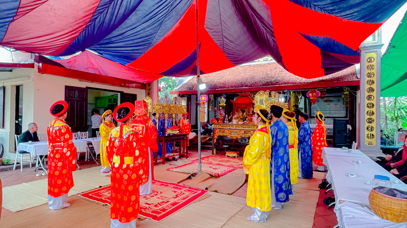  Đại diện Ban khánh thiết Vũ Tộc Trung Hành về dự lễ giỗ Tổ họ Vũ Trung Lương