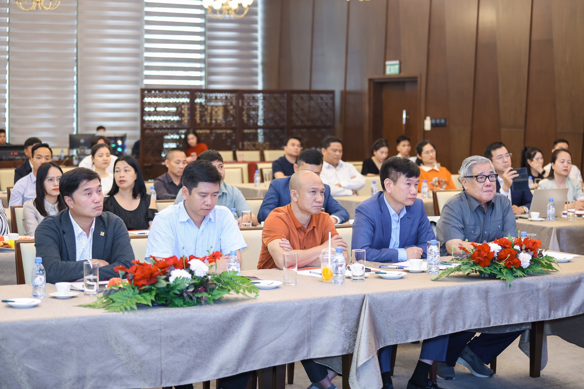 Hội Doanh nhân Vũ - Võ Hải Phòng tham dự hội thảo trực tuyến về chiến lược ứng phó “Bão tố Thuế quan từ Hoa Kỳ”